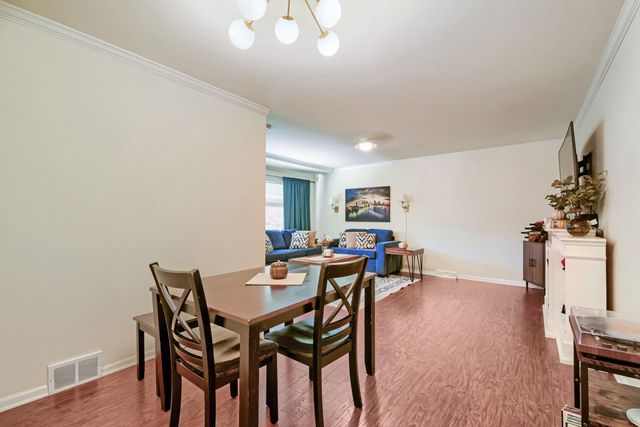 1410 W Sherwin Avenue B, Chicago, IL 60626