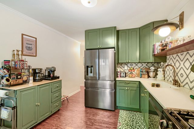 1410 W Sherwin Avenue B, Chicago, IL 60626