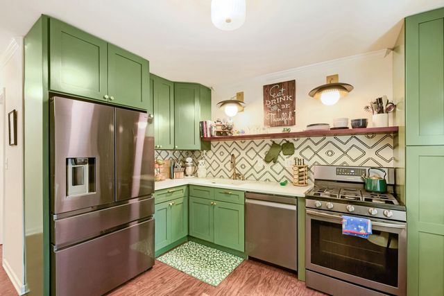 1410 W Sherwin Avenue B, Chicago, IL 60626