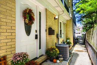 1410 W Sherwin Avenue B, Chicago, IL 60626