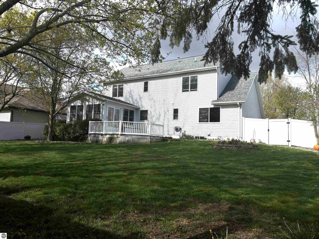 Image 3 of property listing at 512 W Grand, Mt Pleasant, MI 48858