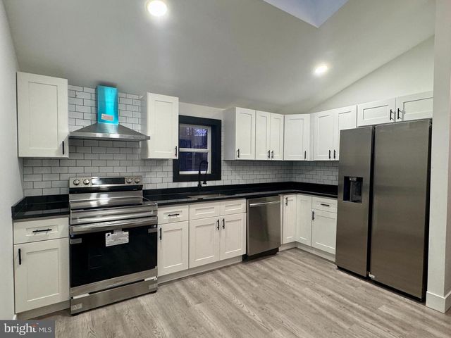 1135 SEVEN NATIONS DR, Tobyhanna, PA 18466