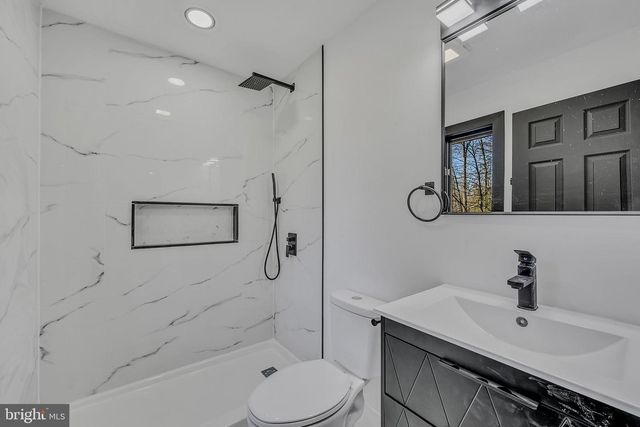 1135 SEVEN NATIONS DR, Tobyhanna, PA 18466