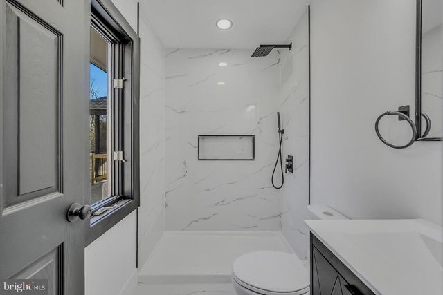 1135 SEVEN NATIONS DR, Tobyhanna, PA 18466