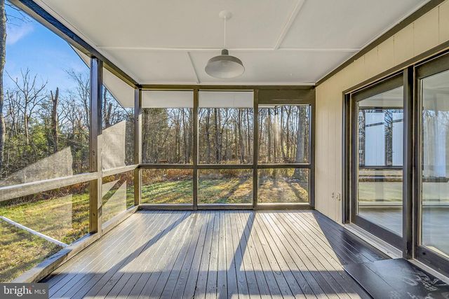 1135 SEVEN NATIONS DR, Tobyhanna, PA 18466