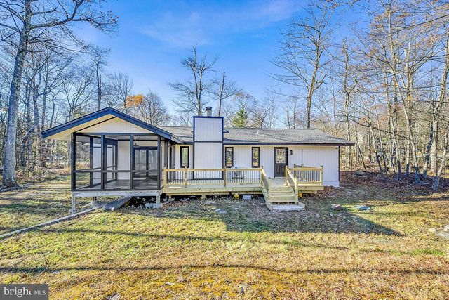 1135 SEVEN NATIONS DR, Tobyhanna, PA 18466