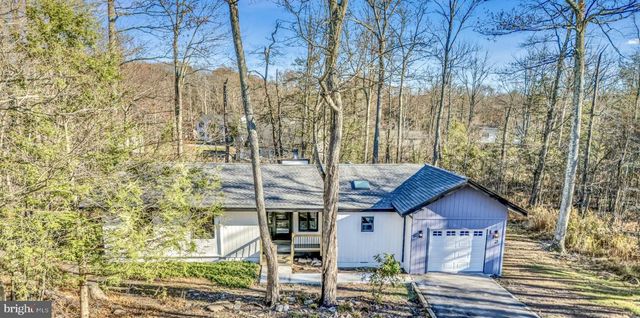 1135 SEVEN NATIONS DR, Tobyhanna, PA 18466