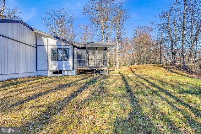 1135 SEVEN NATIONS DR, Tobyhanna, PA 18466