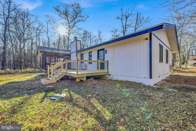 1135 SEVEN NATIONS DR, Tobyhanna, PA 18466