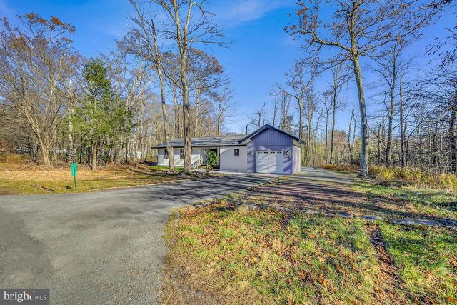 1135 SEVEN NATIONS DR, Tobyhanna, PA 18466