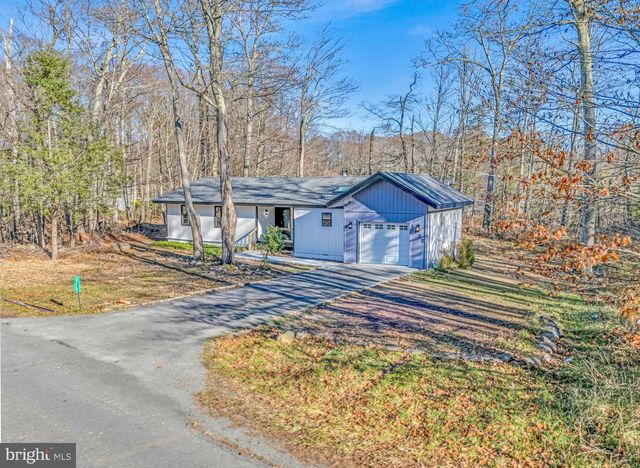 1135 SEVEN NATIONS DR, Tobyhanna, PA 18466