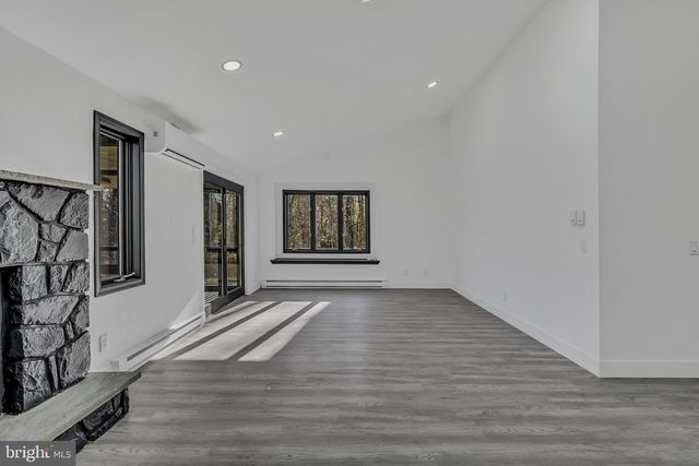 1135 SEVEN NATIONS DR, Tobyhanna, PA 18466