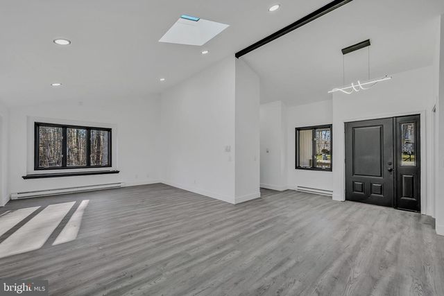 1135 SEVEN NATIONS DR, Tobyhanna, PA 18466