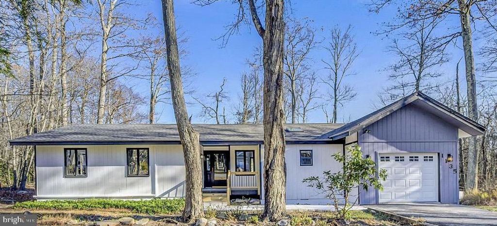 1135 SEVEN NATIONS DR, Tobyhanna, PA 18466