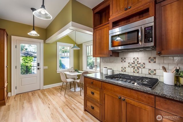 7056 26th Avenue NW, Seattle, WA 98117