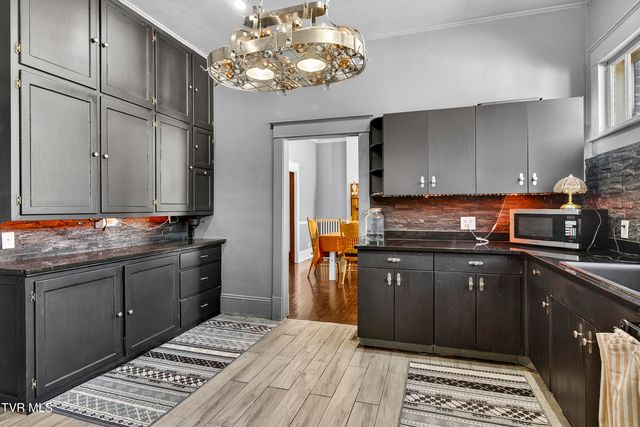 407 College Street, Marion, VA 24354