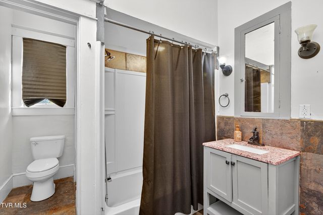 407 College Street, Marion, VA 24354