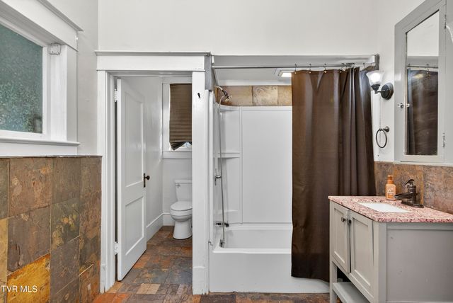 407 College Street, Marion, VA 24354