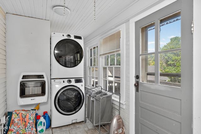 407 College Street, Marion, VA 24354