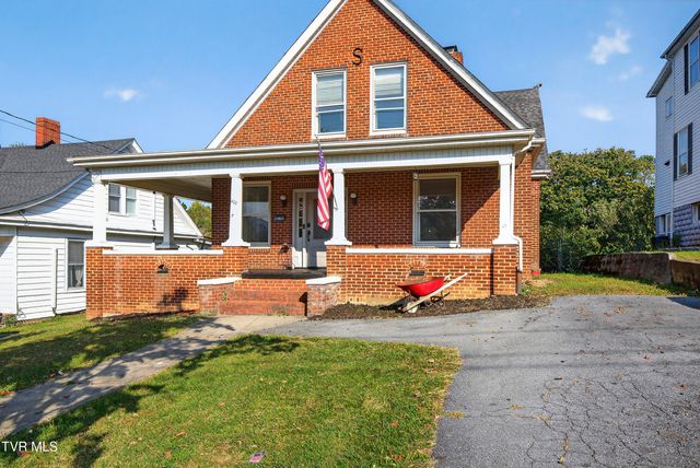 407 College Street, Marion, VA 24354