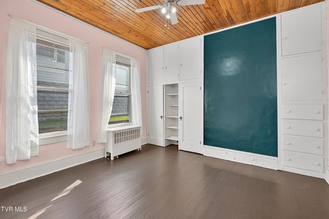 407 College Street, Marion, VA 24354