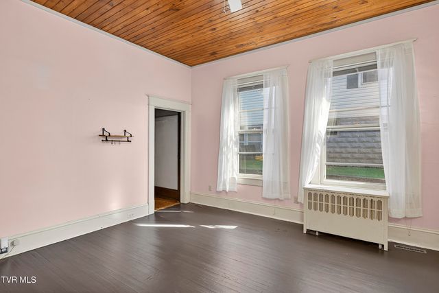 407 College Street, Marion, VA 24354