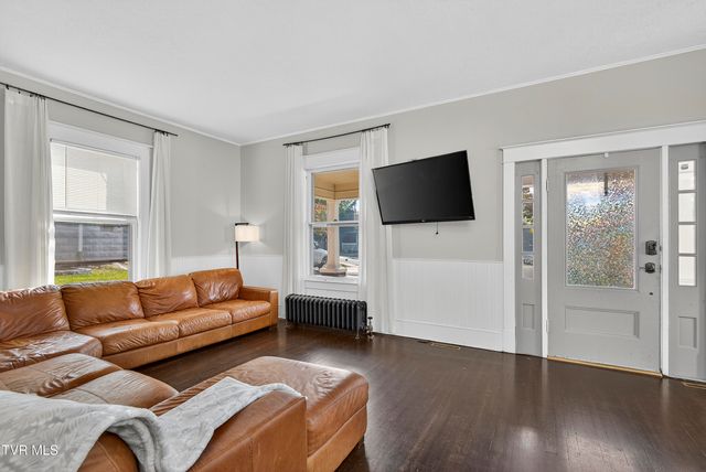 407 College Street, Marion, VA 24354