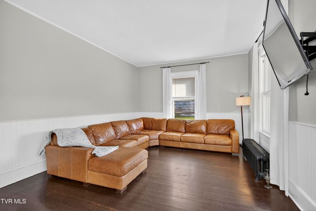 407 College Street, Marion, VA 24354