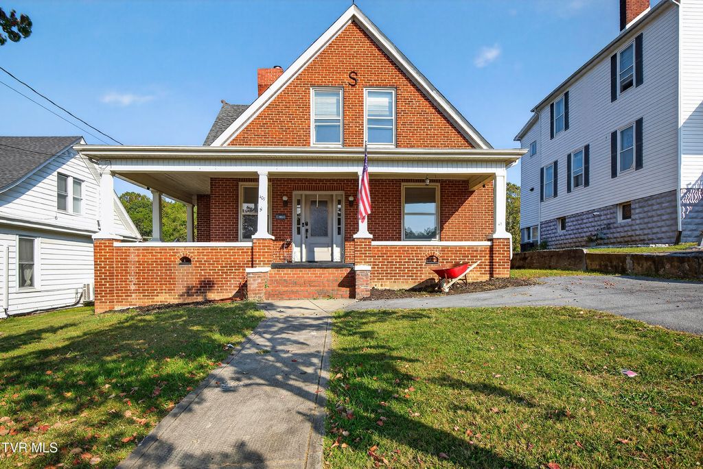 407 College Street, Marion, VA 24354