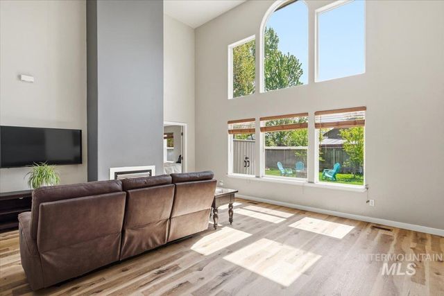498 E W Moskee St, Meridian, ID 83646