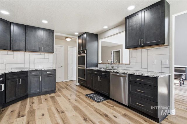 498 E W Moskee St, Meridian, ID 83646