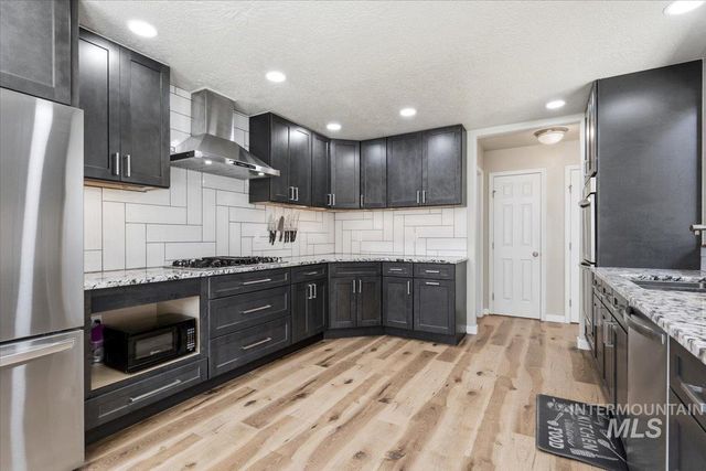 498 E W Moskee St, Meridian, ID 83646