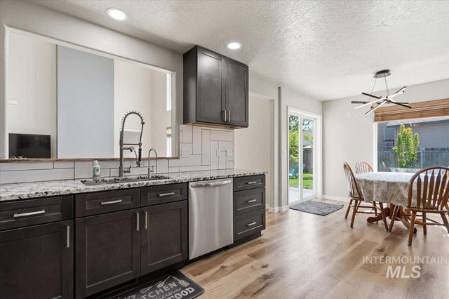 498 E W Moskee St, Meridian, ID 83646