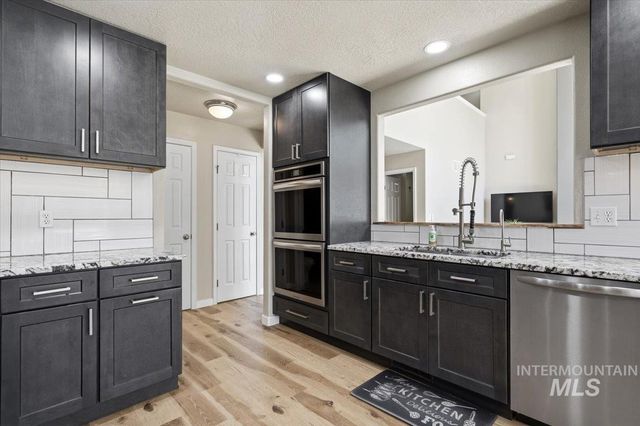 498 E W Moskee St, Meridian, ID 83646