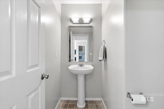 498 E W Moskee St, Meridian, ID 83646