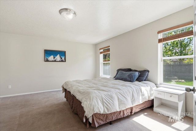 498 E W Moskee St, Meridian, ID 83646