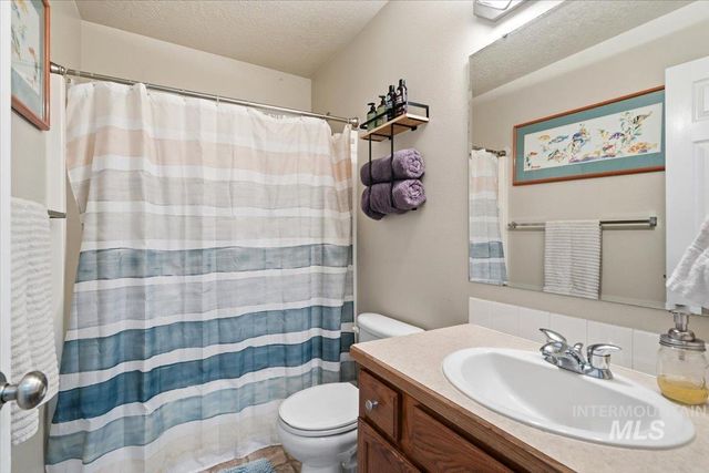 498 E W Moskee St, Meridian, ID 83646