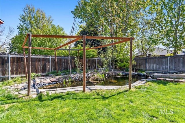 498 E W Moskee St, Meridian, ID 83646