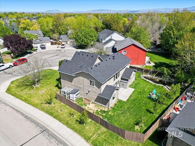 498 E W Moskee St, Meridian, ID 83646