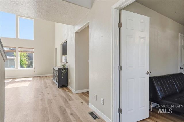 498 E W Moskee St, Meridian, ID 83646