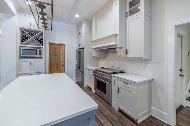 174 Bayou Lafourche Drive, Thibodaux, LA 70301