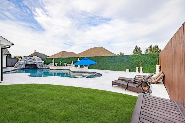 174 Bayou Lafourche Drive, Thibodaux, LA 70301