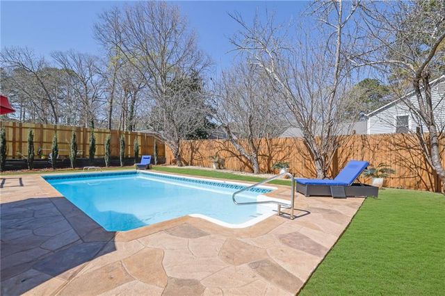 325 Ivy Mill Court, Roswell, GA 30076