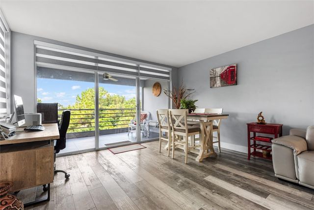 535 Oaks Drive 404, Pompano Beach, FL 33069