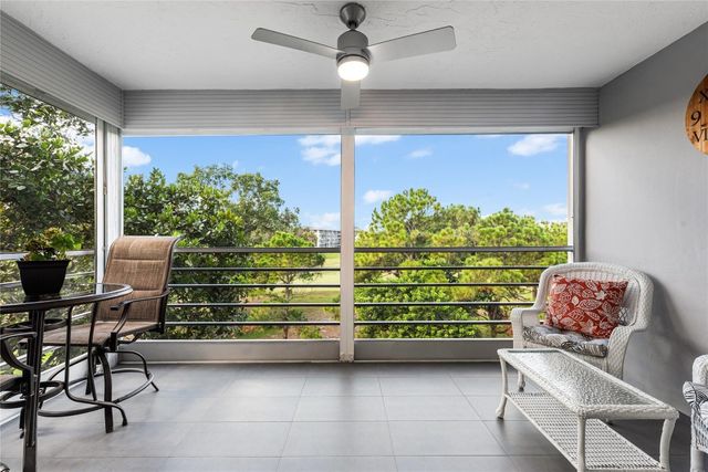 535 Oaks Drive 404, Pompano Beach, FL 33069