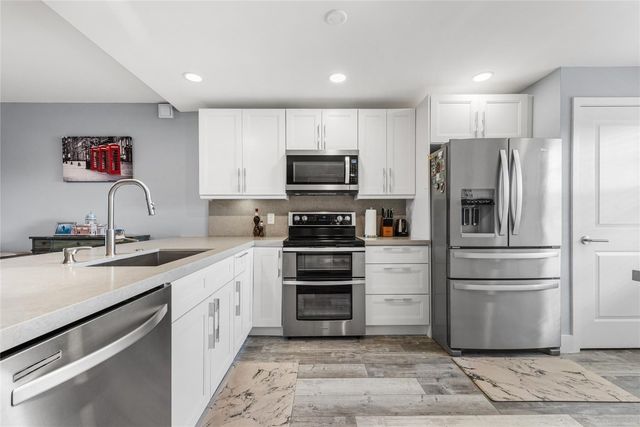 535 Oaks Drive 404, Pompano Beach, FL 33069