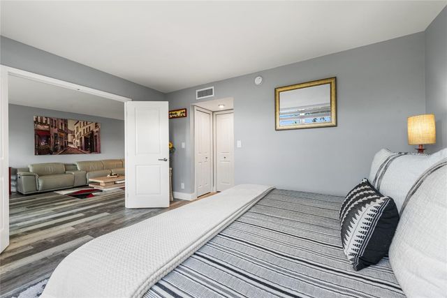 535 Oaks Drive 404, Pompano Beach, FL 33069