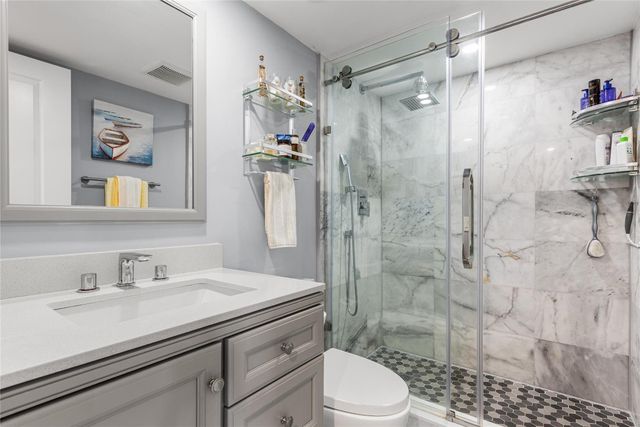 535 Oaks Drive 404, Pompano Beach, FL 33069