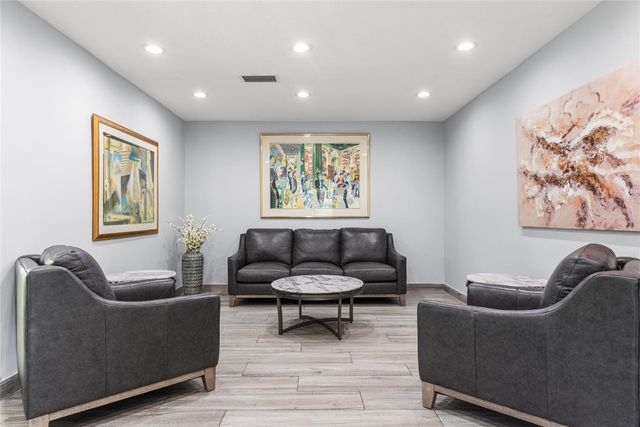 535 Oaks Drive 404, Pompano Beach, FL 33069