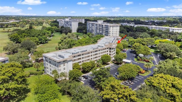 535 Oaks Drive 404, Pompano Beach, FL 33069